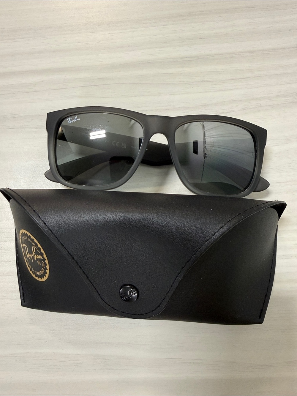 Ray-Ban rb4165 Justin Black Frame with Dark Gray Lenses Sunglasses